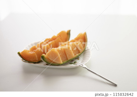 カットした完熟メロンマリアージュ カットした完熟メロンマリアージュ 115832642