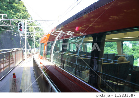 箱根湯本駅停車小田急ロマンスカーはこね6号 115833397
