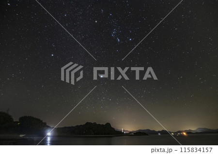 瀬戸内の秋の星景 昇るオリオン座と冬の大三角 瀬戸内の秋の星景 昇るオリオン座と冬の大三角 115834157