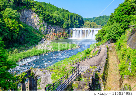 初夏の沈堕の滝と発電所跡 大分県豊後大野市 初夏の沈堕の滝と発電所跡 大分県豊後大野市 115834982