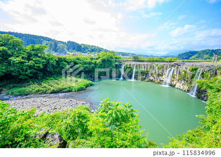 初夏の原尻の滝 大分県豊後大野市 初夏の原尻の滝 大分県豊後大野市 115834996