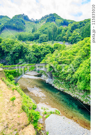 初夏の出会橋　大分県豊後大野市 115835010