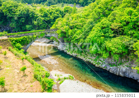 初夏の出会橋　大分県豊後大野市 115835011