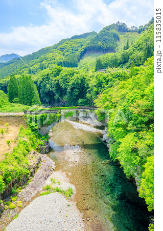 初夏の出会橋　大分県豊後大野市 115835015