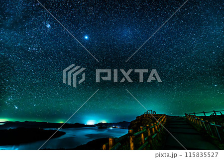 北海道　美幌峠から見る屈斜路湖の星景 115835527