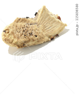 薄皮たい焼きを白背景で撮影 115836580