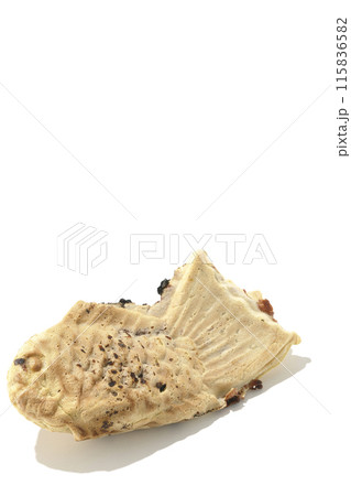 薄皮たい焼きを白背景で撮影 115836582