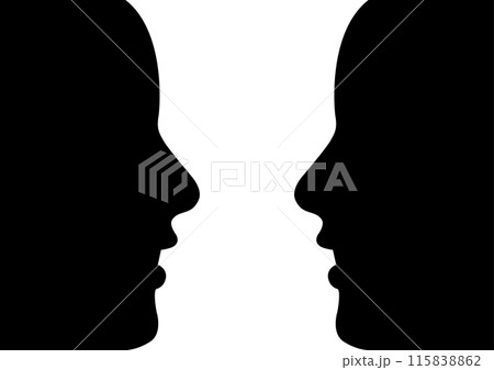 対面し見つめ合う人のシルエット。距離感の近い人間。客観的に自己分析するイメージ。 対面し見つめ合う人のシルエット。距離感の近い人間。客観的に自己分析するイメージ。 115838862