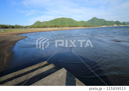 砂浜に続く道 砂浜に続く道 115839513
