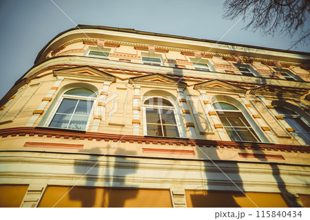 the ancient architecture of the large buildings 115840434