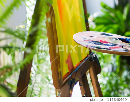 植物とキャンバス、カラフルなパレット 植物とキャンバス、カラフルなパレット 115840469