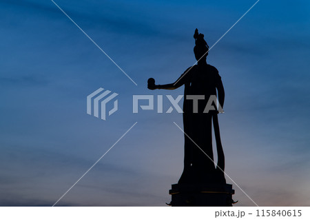 旧堺港　龍女神像　寄り　夜景　早い時間帯 115840615