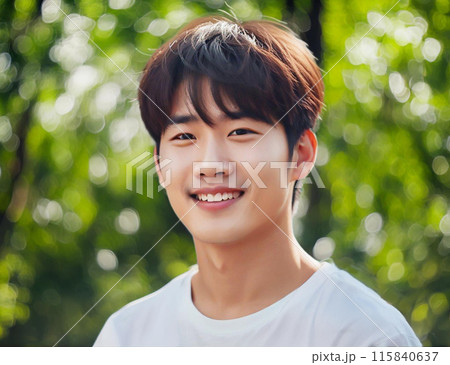 爽やかな笑顔の東洋人男性と緑の背景（生成AI） 115840637