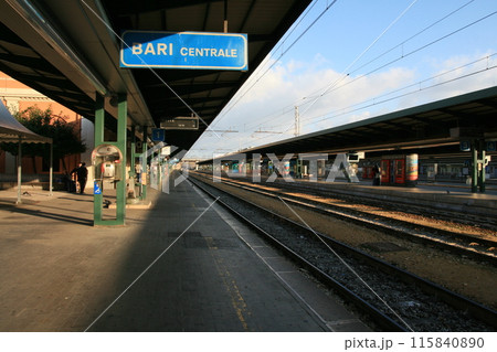 南イタリア　バーリ駅 115840890