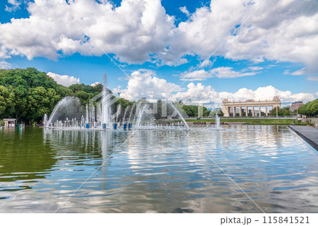 Fountain in the Gorky Park in hot summer day. 115841521
