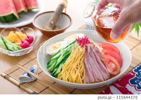 夏の定番料理 冷やし中華 夏の定番料理 冷やし中華 115844378