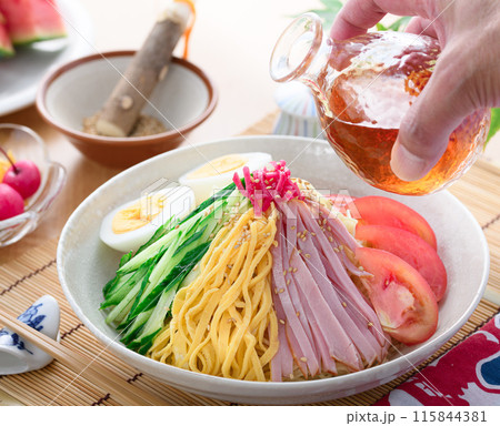 夏の定番料理 冷やし中華 115844381