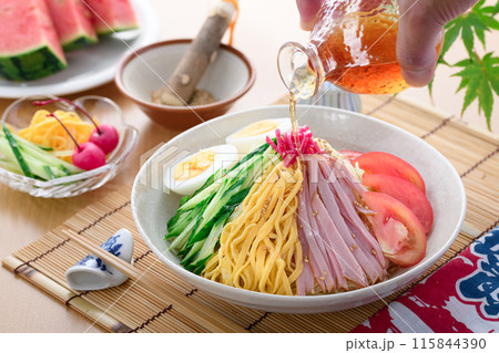 夏の定番料理 冷やし中華 夏の定番料理 冷やし中華 115844390