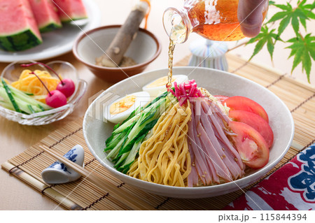 夏の定番料理 冷やし中華 夏の定番料理 冷やし中華 115844394