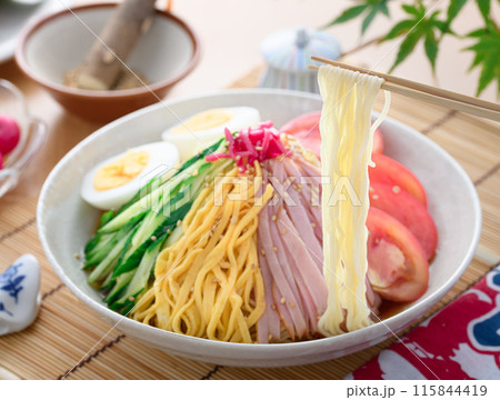 夏の定番料理 冷やし中華 夏の定番料理 冷やし中華 115844419