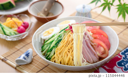 夏の定番料理 冷やし中華 夏の定番料理 冷やし中華 115844446