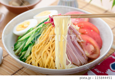 夏の定番料理 冷やし中華 115844451