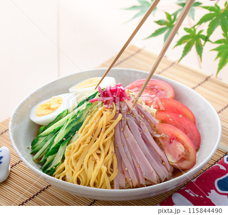 夏の定番料理 冷やし中華 夏の定番料理 冷やし中華 115844490