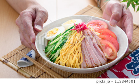 夏の定番料理 冷やし中華 夏の定番料理 冷やし中華 115844501