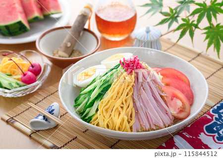 夏の定番料理 冷やし中華 115844512