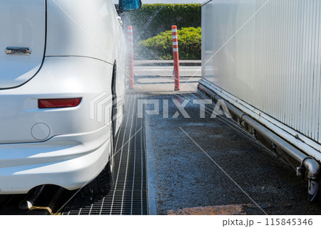 道の駅のと千里浜に設置されたタイヤシャワー|砂を落とす洗車設備|石川県羽咋市|能登半島 道の駅のと千里浜に設置されたタイヤシャワー|砂を落とす洗車設備|石川県羽咋市|能登半島 115845346