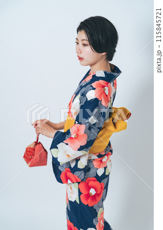 浴衣を着た女性のポートレート 115845721