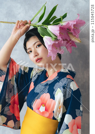浴衣を着た女性のポートレート 115845728