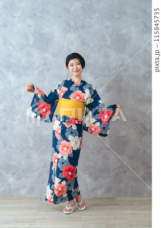 浴衣を着た女性のポートレート 115845735