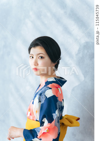 浴衣を着た女性のポートレート 115845739