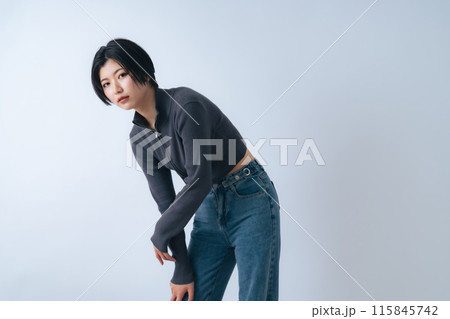 女性のファッションポートレート 115845742