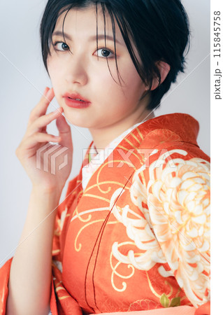 着物を着た女性のポートレート 成人式 着付け 着物を着た女性のポートレート 成人式 着付け 115845758