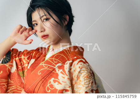 着物を着た女性のポートレート 成人式 着付け 着物を着た女性のポートレート 成人式 着付け 115845759