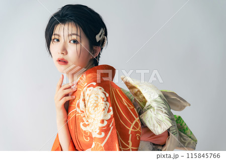 着物を着た女性のポートレート 成人式 着付け 着物を着た女性のポートレート 成人式 着付け 115845766