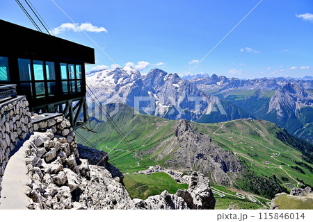 サッソポルドイロープウェイ山上駅から山麓の眺め 115846014