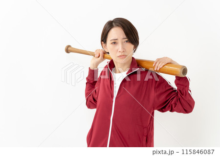 バットを持つジャージの女性 バットを持つジャージの女性 115846087