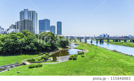 二子玉川の都市景観 多摩川の「兵庫島公園」と二子玉川駅のビル群【東京都・世田谷区】 二子玉川の都市景観 多摩川の「兵庫島公園」と二子玉川駅のビル群【東京都・世田谷区】 115848063