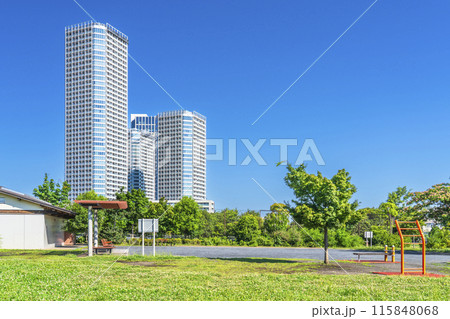二子玉川公園からタワーマンション群を眺める【東京都・世田谷区】 115848068
