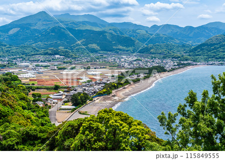 千々石展望台から千々石海水浴場の眺め 【長崎県雲仙市】 千々石展望台から千々石海水浴場の眺め 【長崎県雲仙市】 115849555