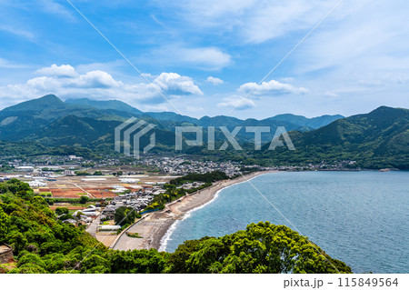 千々石展望台から千々石海水浴場の眺め 【長崎県雲仙市】 千々石展望台から千々石海水浴場の眺め 【長崎県雲仙市】 115849564
