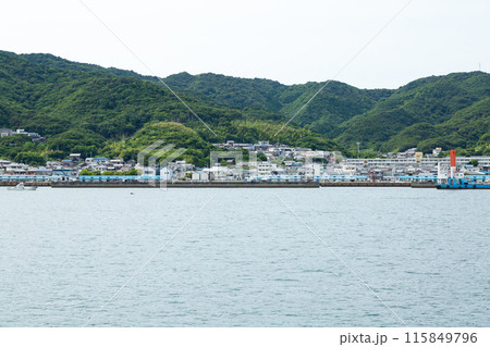 淡路島・福良の漁村風景 115849796
