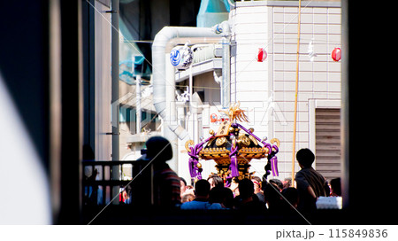 向こう側はお祭り騒ぎ 向こう側はお祭り騒ぎ 115849836