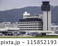雨の大阪空港・伊丹空港の風景・管制塔 115852193