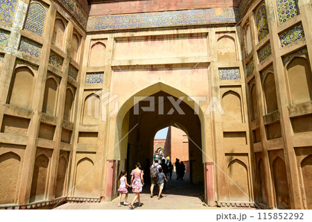 インドにあるアグラ城のとても美しい風景 115852292