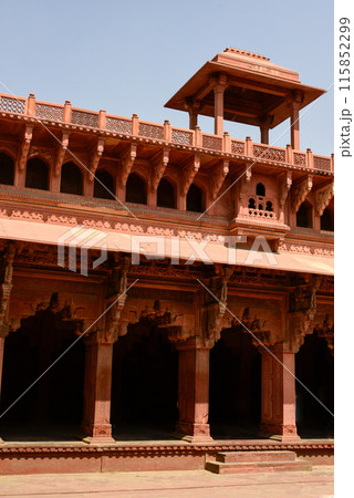 インドにあるアグラ城のとても美しい風景 インドにあるアグラ城のとても美しい風景 115852299