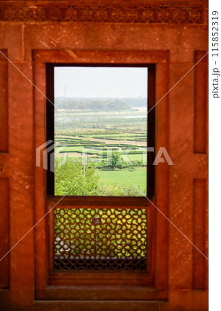 インドにあるアグラ城のとても美しい風景 115852319